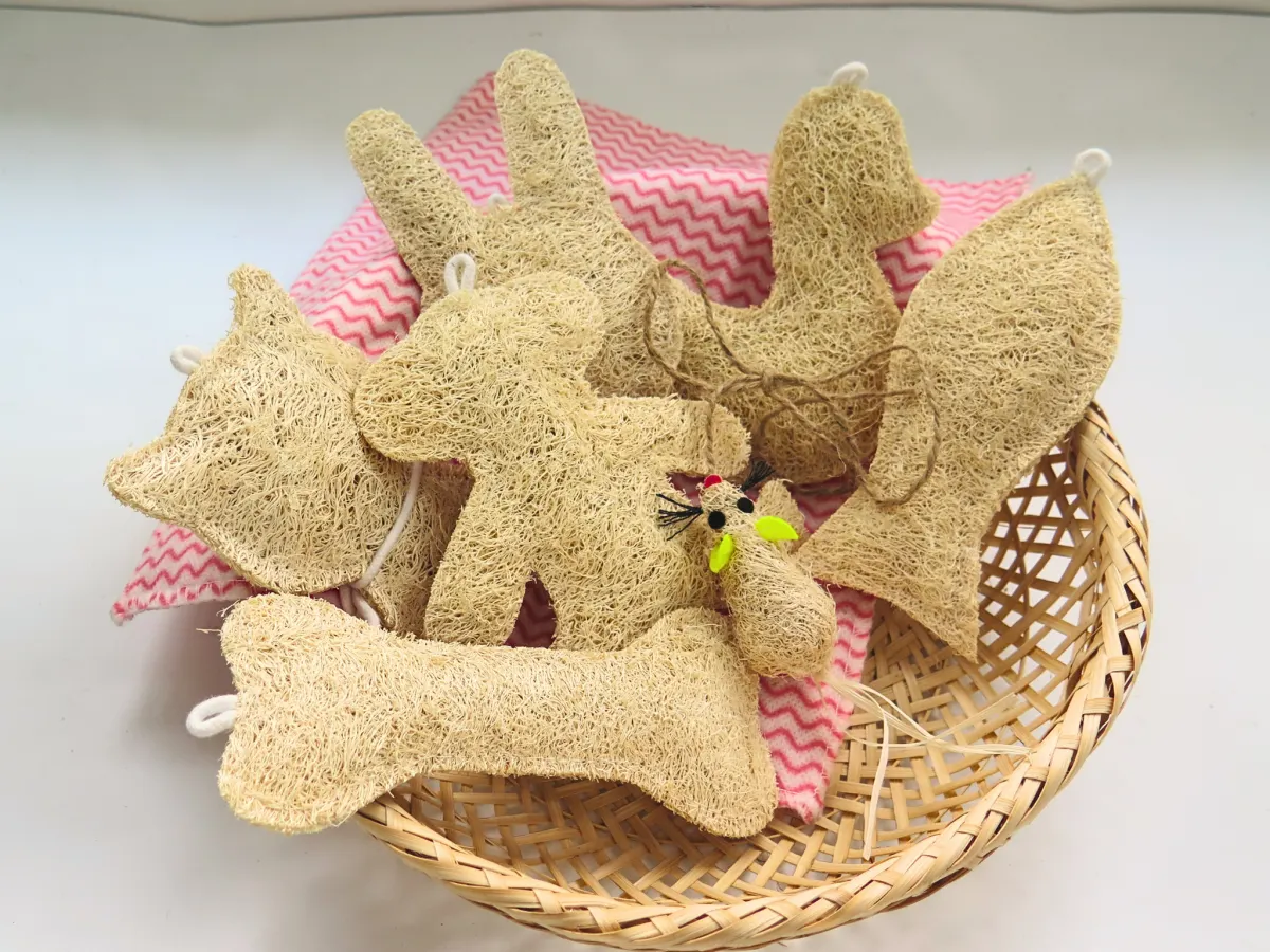 Loofah pet toys cut in several shapes